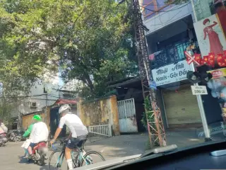 Nhà Hàng Hầm Phố