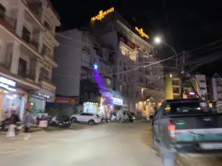 Quán Bánh Tráng Nướng Cô Lũng