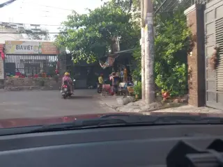 Tiệm Cà Phê Gần Nhà Mình