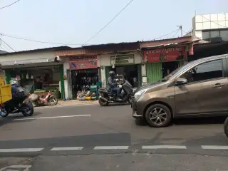 Toko Cat Cahaya Warna Utama