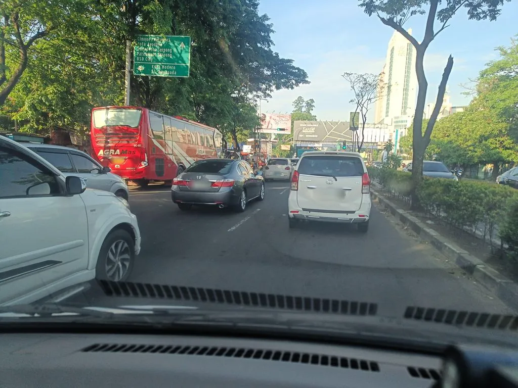 Pangkalan truk Cikokol