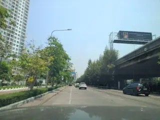 Supalai Lite at Narathiwas Sathorn khxn do suph a lay lith rach da nrathiwas sathr