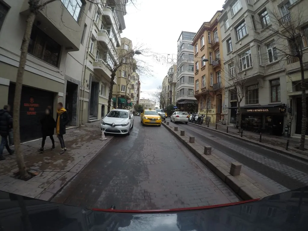 Loti Liva | Cihangir