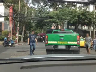 เจ้แหม่ม ผัดไทย หอยทอด