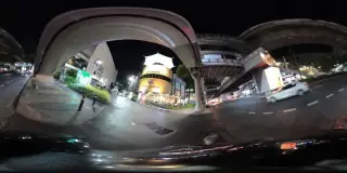 ท่านพ่อซาลาเปา @ La Villa Ari