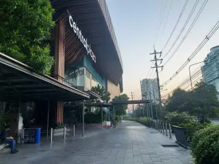 YAAKZ SHOP B2S Central Rama  3