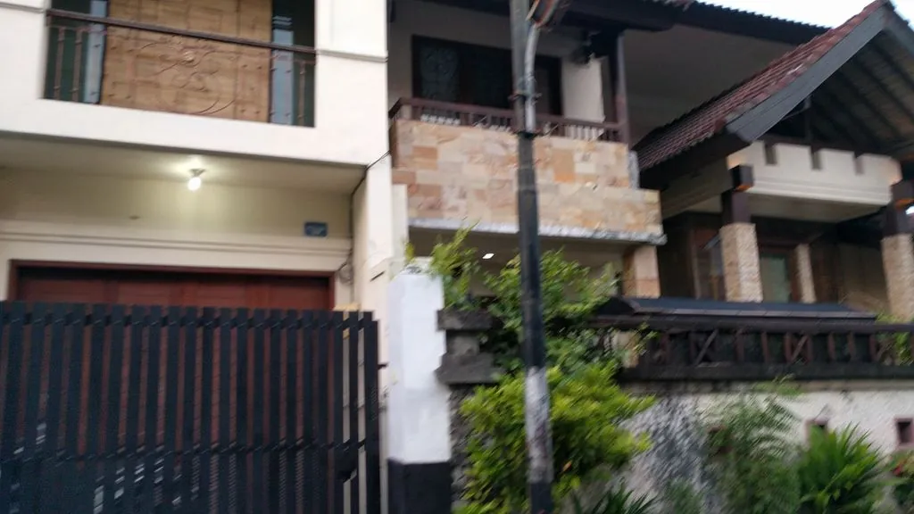 KEDAI di TEPI TUKAD