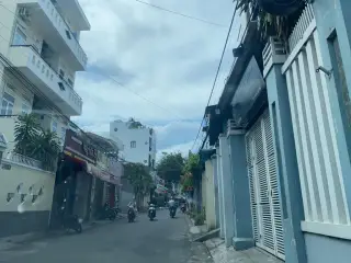 Tiệm giày Toryco