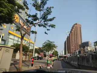 McDonald's (แมคโดนัลด์)