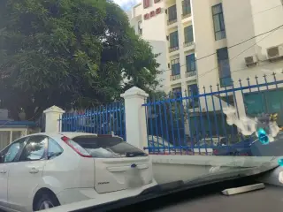 H Ữ U