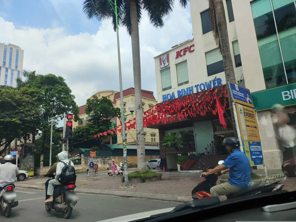 Diệu Linh -Phù thủy phun xăm