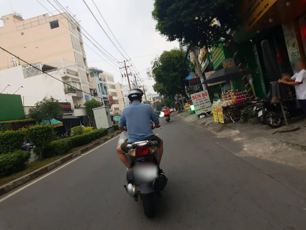 Bàn Ăn Thông Minh Tiện Ích