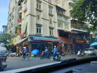 Nhị Gia - Cơm Gà Xối Mỡ
