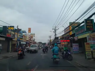 Bánh mì que Tứ Hải