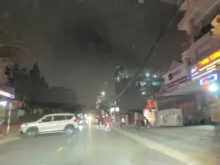 Tiệm Gà Đồi Xóm Lèo