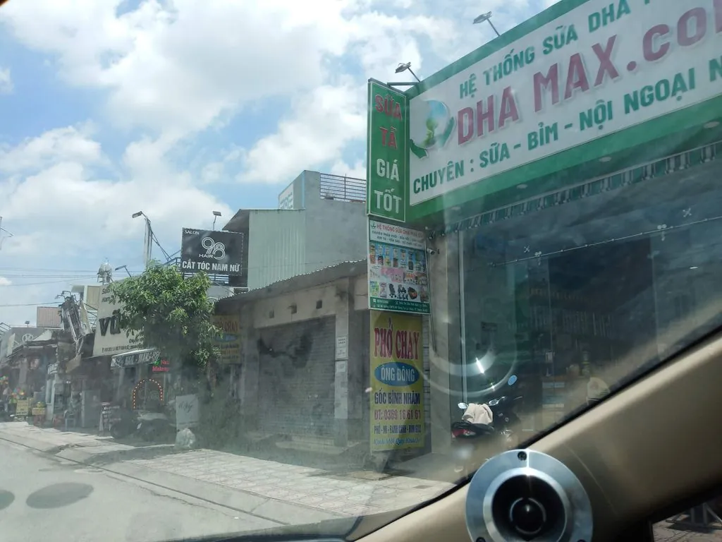 Hoàng Pi Barber House