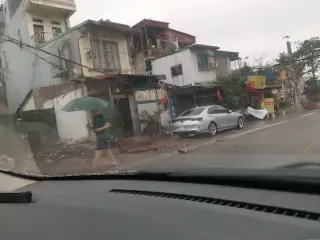 Nhà Việt