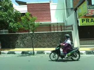 Sop Ayam Pak Slamet