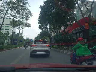 Tiệm Tháng Năm