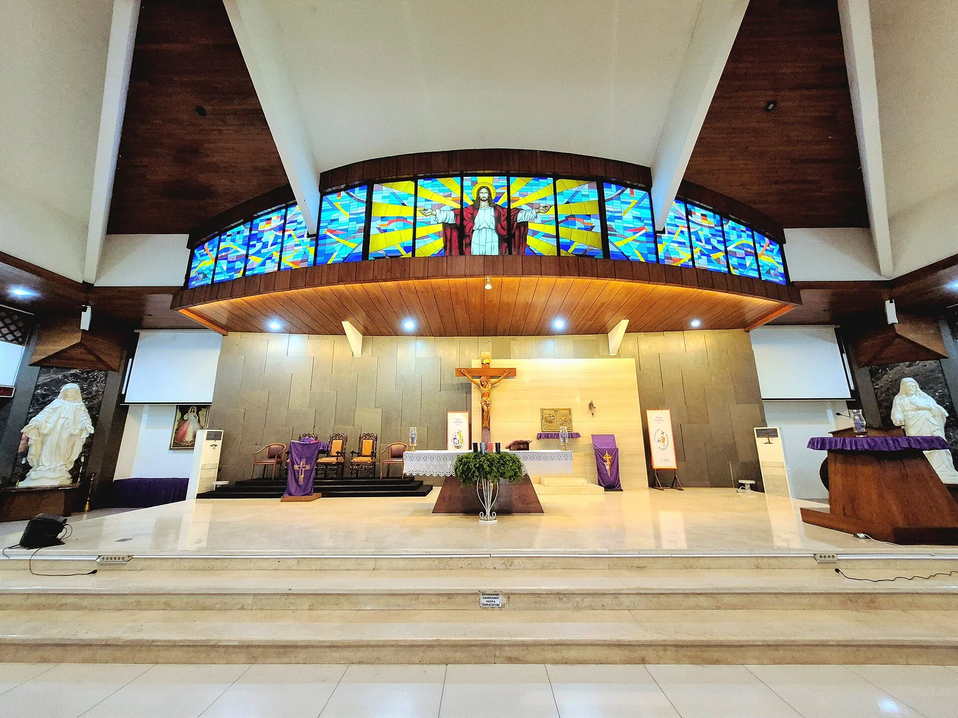 Gereja Katolik Santo Arnoldus Janssen Parking
