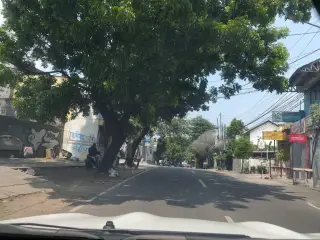indomaret cipayung