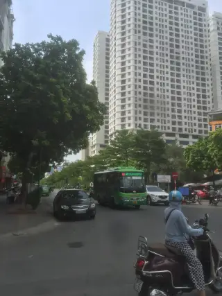 Chạm Cafe - Trung Kính