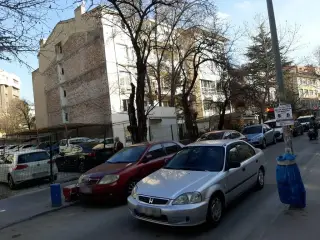 Dt. Melek Kazanç, Diş Hekimi