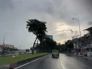Cơm Trưa Chú Fòng