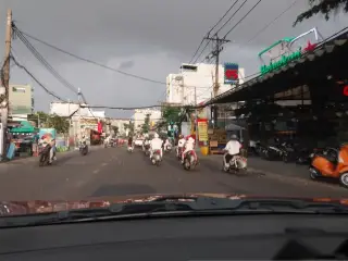 LẨU GÀ LÁ É Tao NgỘ