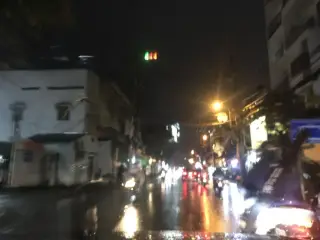 CÔ BA CHÈ