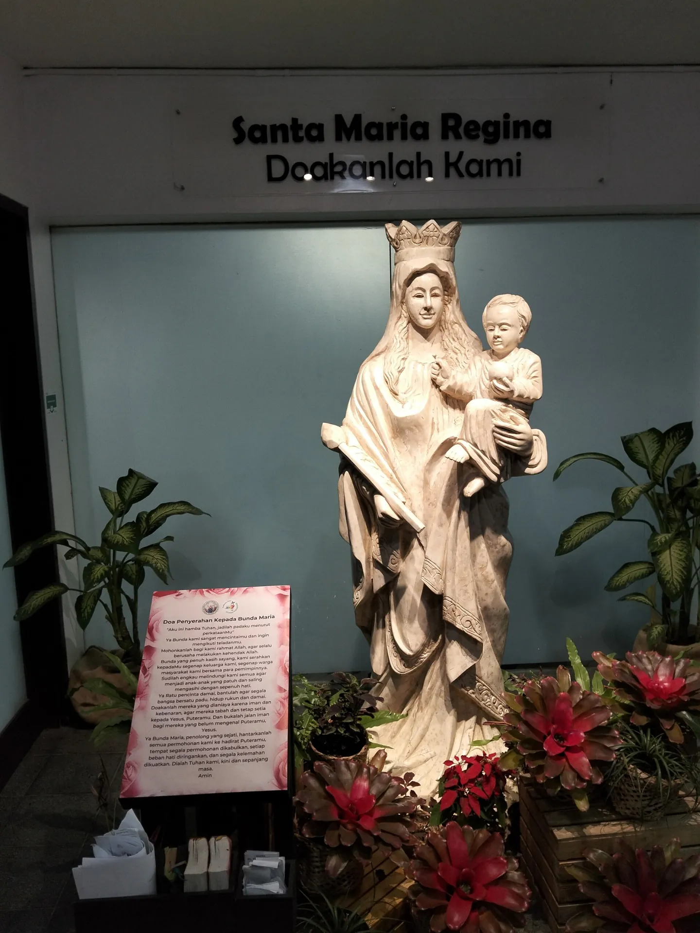 Gereja Katolik Santa Maria Regina