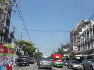 ร้านยืนพื้น ก๋วยจั๊บน้ำข้น