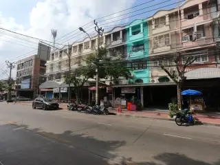 ร้านลาบร้อยเอ็ด