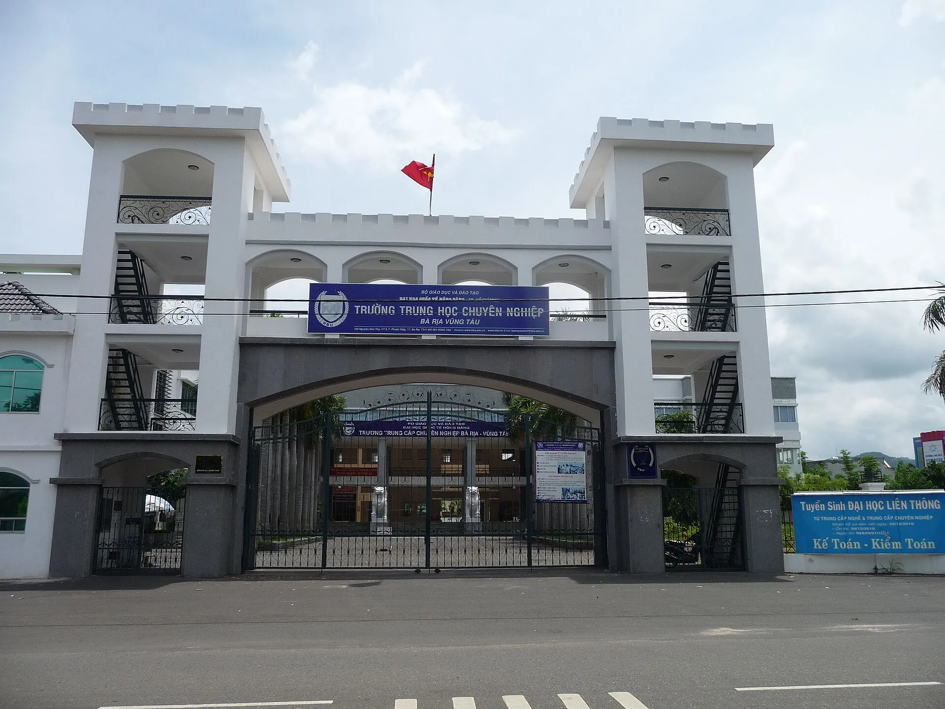 Bà Rịa Review
