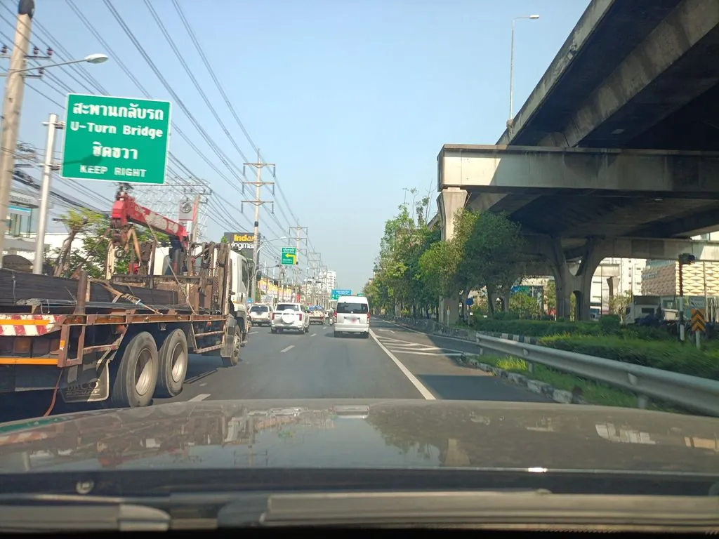 Lukkaithong - ลูกไก่ทอง Thai Royal Restaurant
